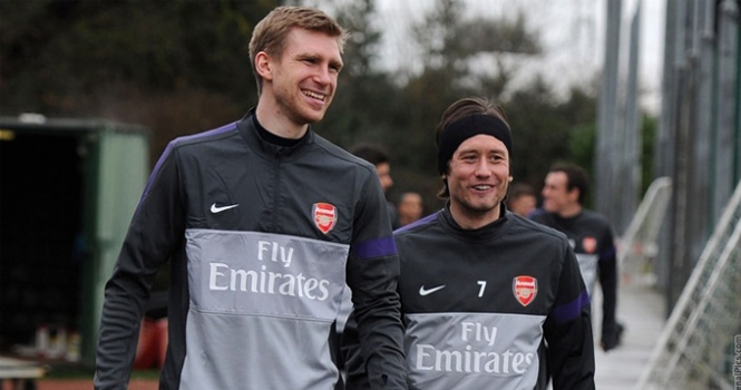 Mertesacker và Rosicky hoàn tất gia hạn hợp đồng với Arsenal